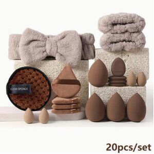 New with Tags 20 pc Professional Makeup Set: Powder Puff Set and Hair Set